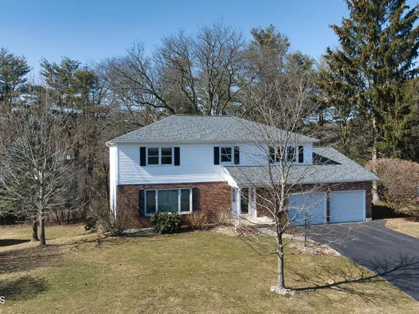 1405 Fox Hollow Road, Niskayuna, NY 12309