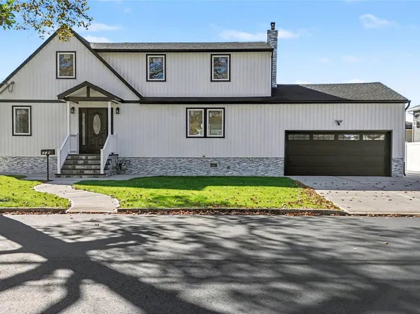 219 Granada Parkway, Lindenhurst, NY 11757