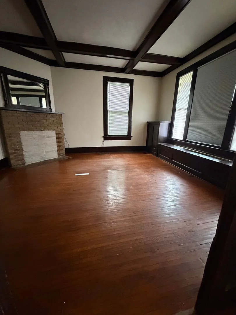 Historic 4-5 Bedroom Home — Photo 4