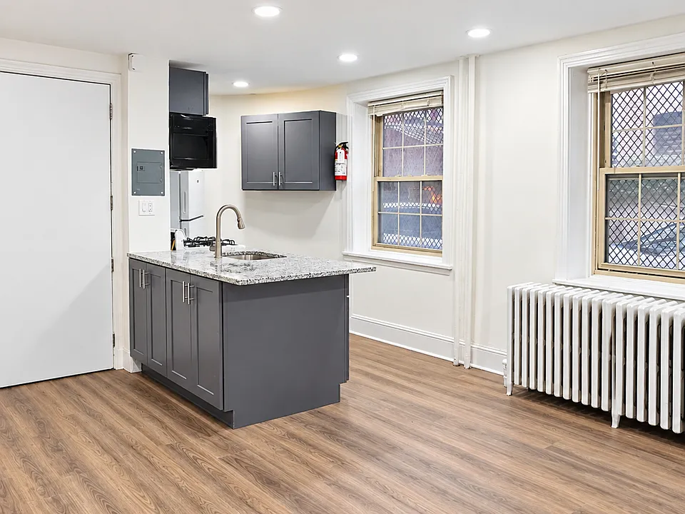 20 W Franklin St #1