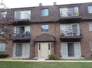 2332 Century Point Lane #Grd Fl, Glendale Heights, IL 60139