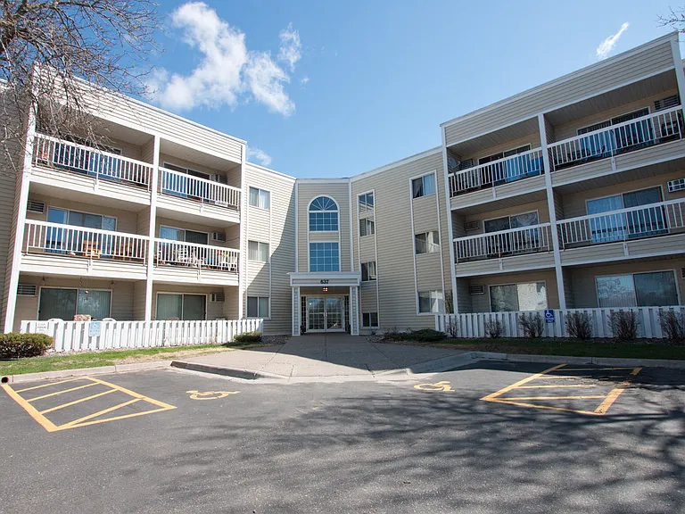 River Ridge Apartments — Photo 28