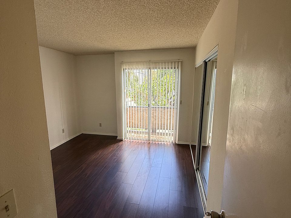 1st image of 12701 Moorpark St APT 102
