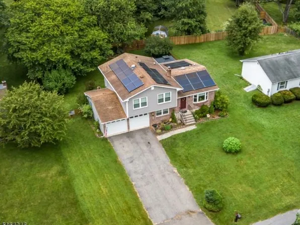 4 Warren Pl, Belvidere, NJ 07823