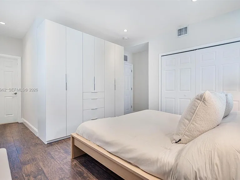 920 SW 9th St — Photo 20
