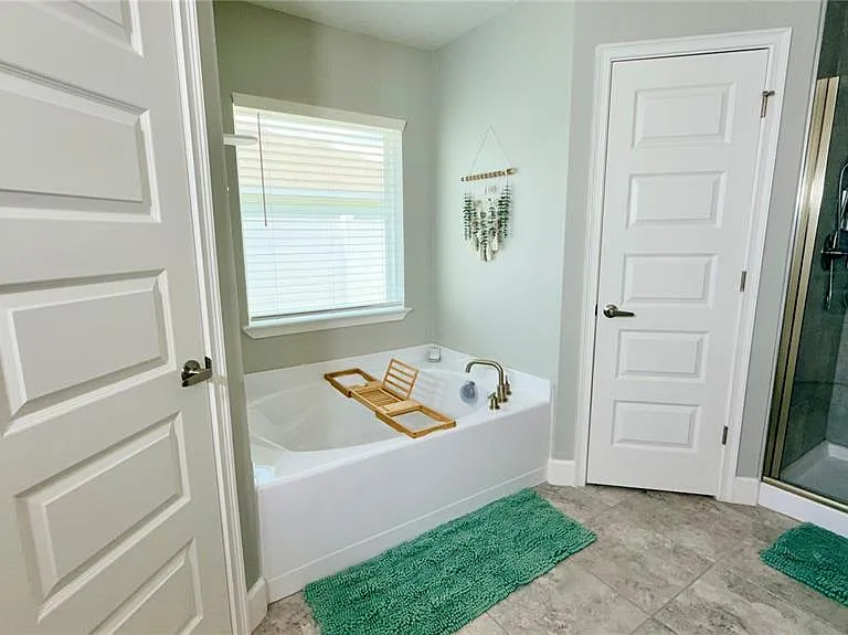 4015 Tullamore Ln — Photo 32