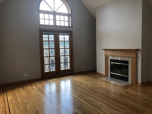 2nd image of 3952-54 N Greenview Ave #4