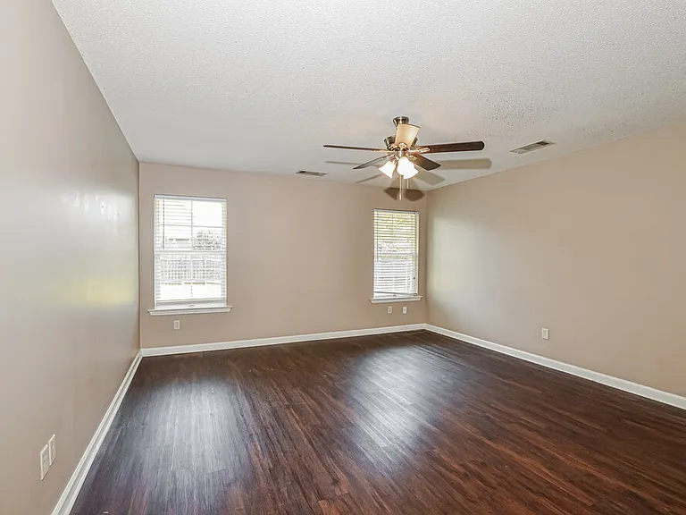 4064 Sidlehill Dr — Photo 9