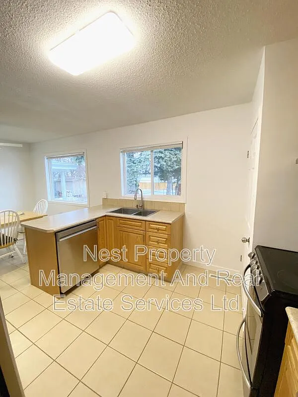 3 bed, 1.0 bath, $1,900 — Photo 2