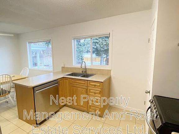 2nd image of 236 Nicholson St S #A