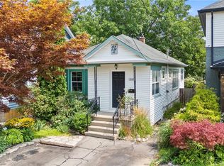 134 1/2 York St, Saint Catharines, ON L2R 6E7