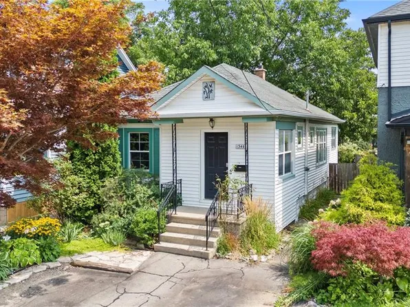 134 1/2 York St, Saint Catharines, ON L2R 6E7