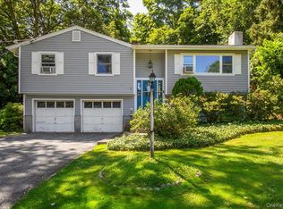 1 Emerald Ln, Mahopac, NY 10541