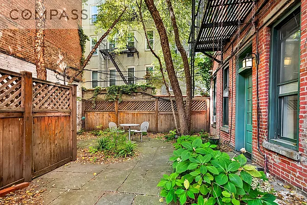 Rented by Compass | media 13