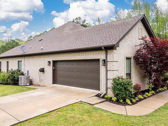 3rd image of 706 Southwood Ln