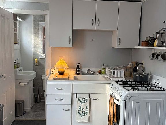 5th image of 7 Russell St #3