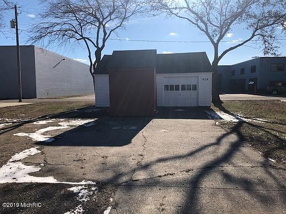 4th image of 414 E 8th St