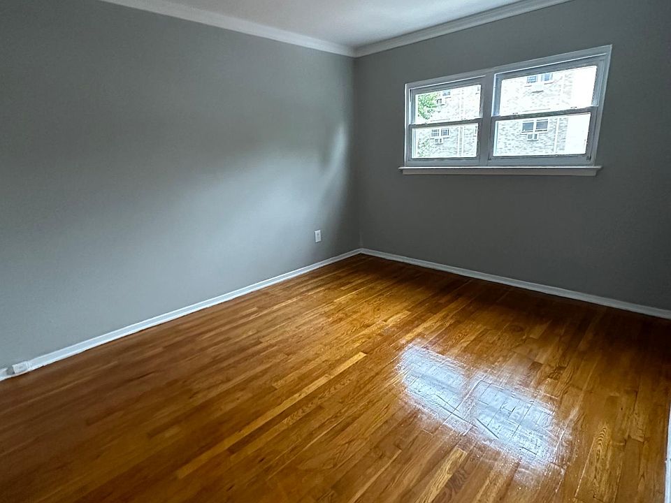 1st image of 909 Hollywood Ave #2