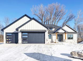 3698 Folkestone Dr, Green Bay, WI 54313