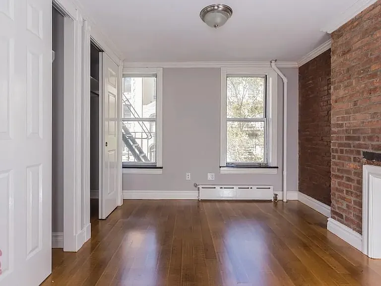 118 E 7th St #5W — Photo 3