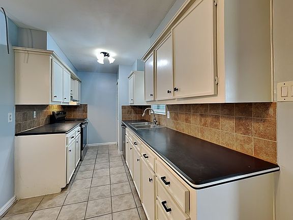 4th image of 1913 Briarwood Dr