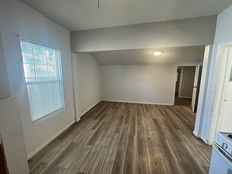 1711 Santa Barbara — Photo 4