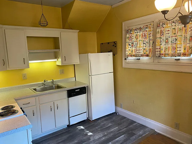609 S Fess Ave — Photo 5
