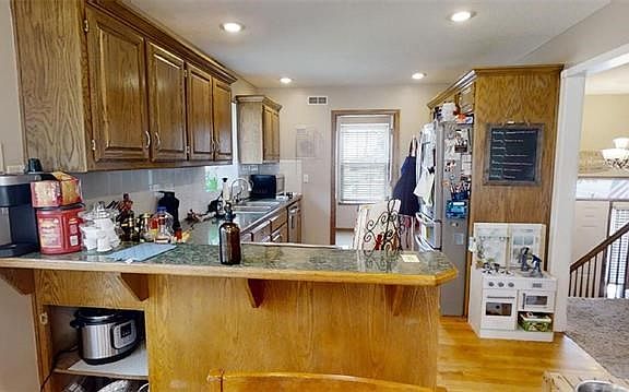 4th image of 592 White Oak Ln