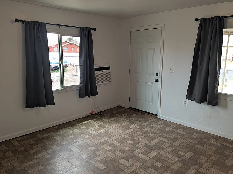 908 N Winslow Ave — Photo 8