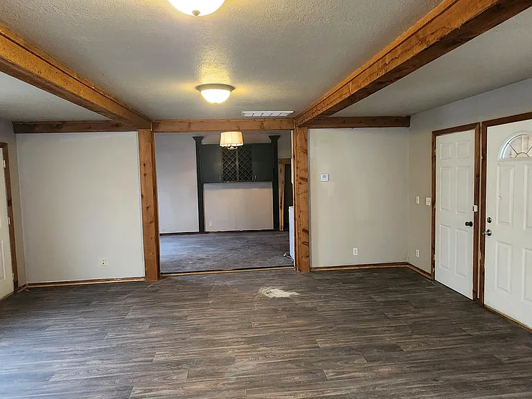 2120 Houston Ave — Photo 6