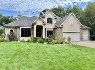 7511 Eagle Crest Dr, Johnston, IA 50131