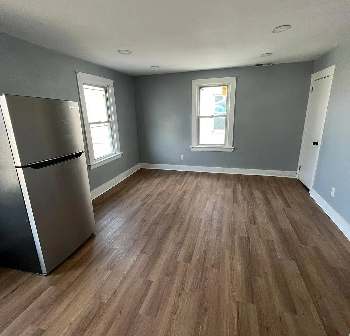 3 bed, 1200 sqft, $2,000 — Photo 2