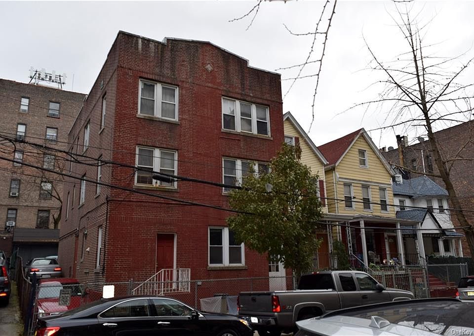 2nd image of 2702 Creston Ave