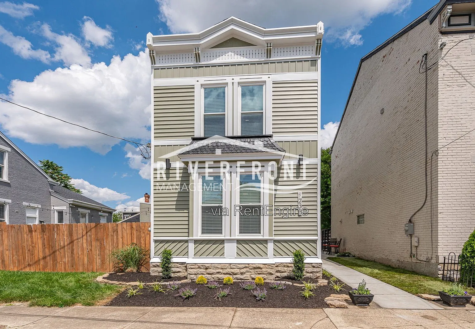 1 bed, 1.0 bath, 950 sqft, $1,495 — Photo 1
