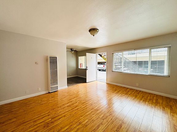 2nd image of 320 E Hyde Park Blvd