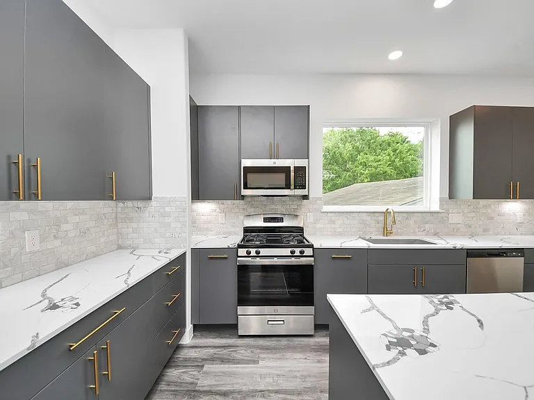 2709 Dennis St — Photo 19