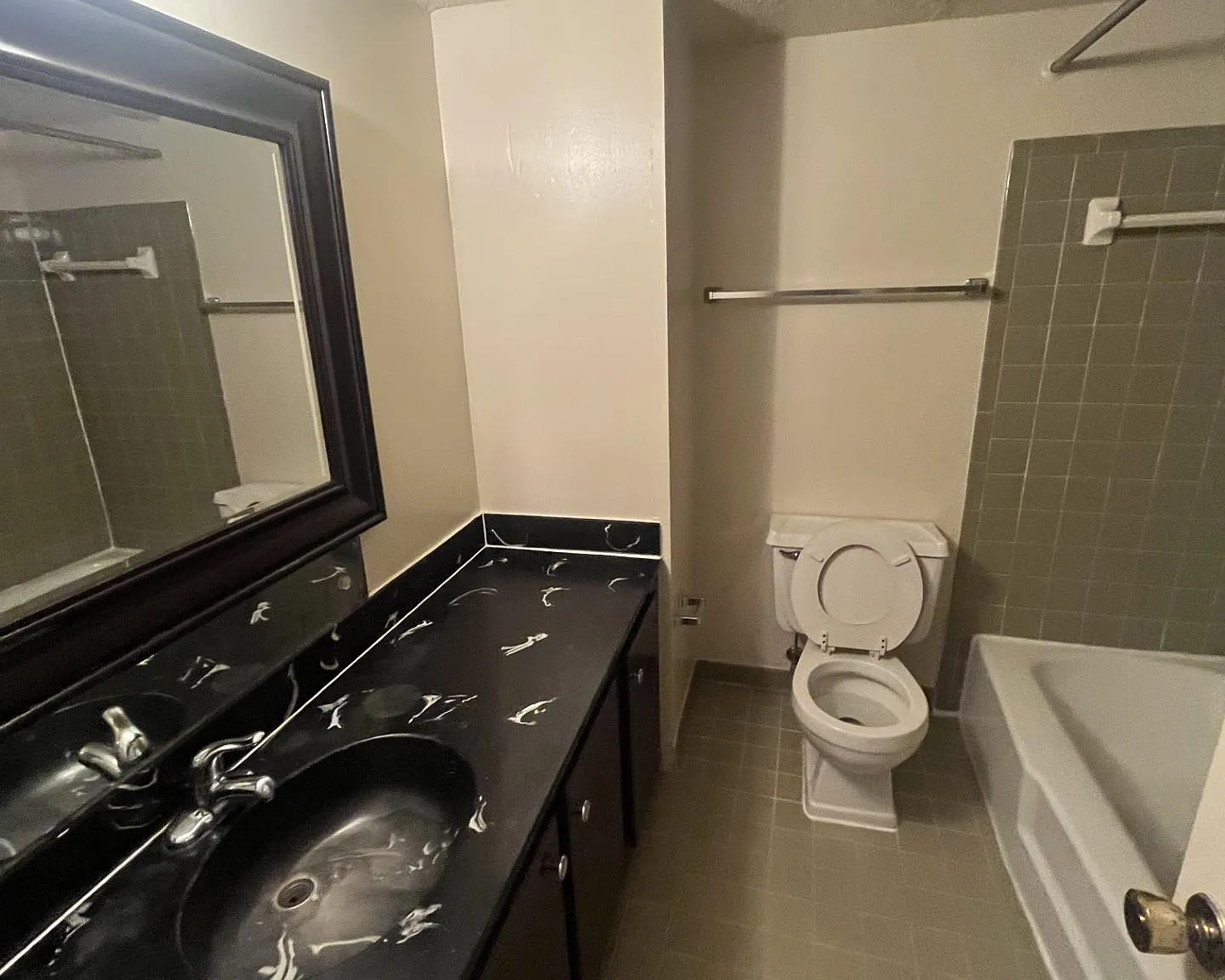 1 bed, 1.0 bath, $695 — Photo 3
