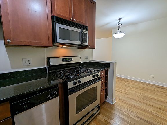 4th image of 625 W Wrightwood Ave #625215