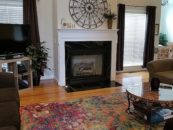 Living room w/ gas fireplace