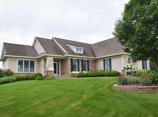 286 Lindsay Rd, Hudson, WI 54016