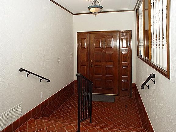 2nd image of 2901 Santa Monica Dr
