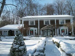 21481 Woodfarm Dr, Northville, MI 48167