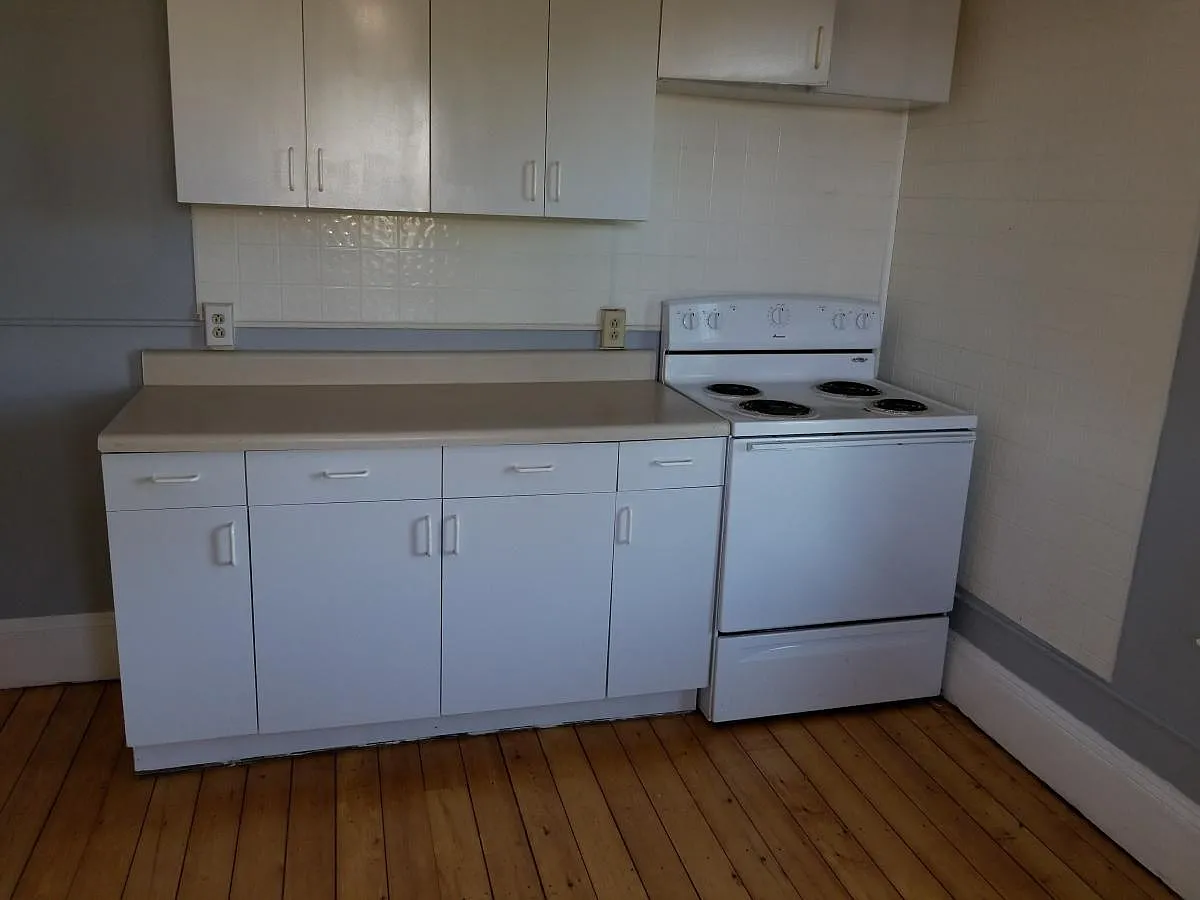 2 bed, 800 sqft, $1,600 — Photo 2