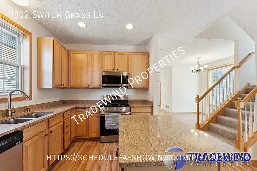 Wonderful 4 bed, 3.5 bath Townhome — Photo 4