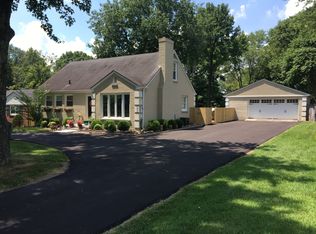 320 Tucker Station Rd, Middletown, KY 40243