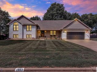 1553 N Hedge Apple Dr, Sedalia, MO 65301