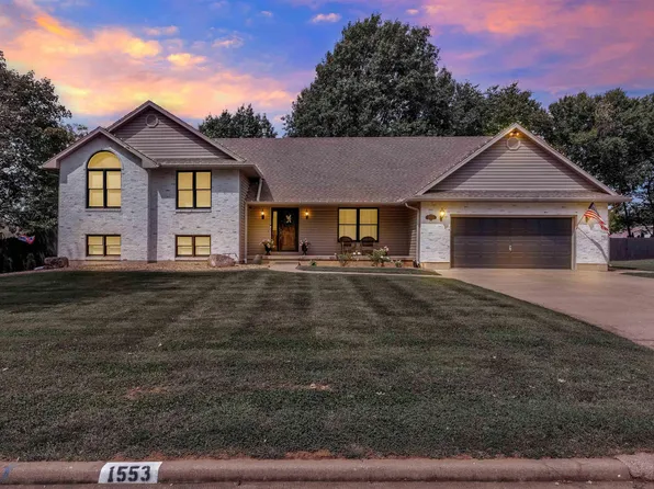 1553 N Hedge Apple Dr, Sedalia, MO 65301