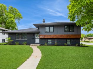 802 SE Sharon Dr, Ankeny, IA 50021