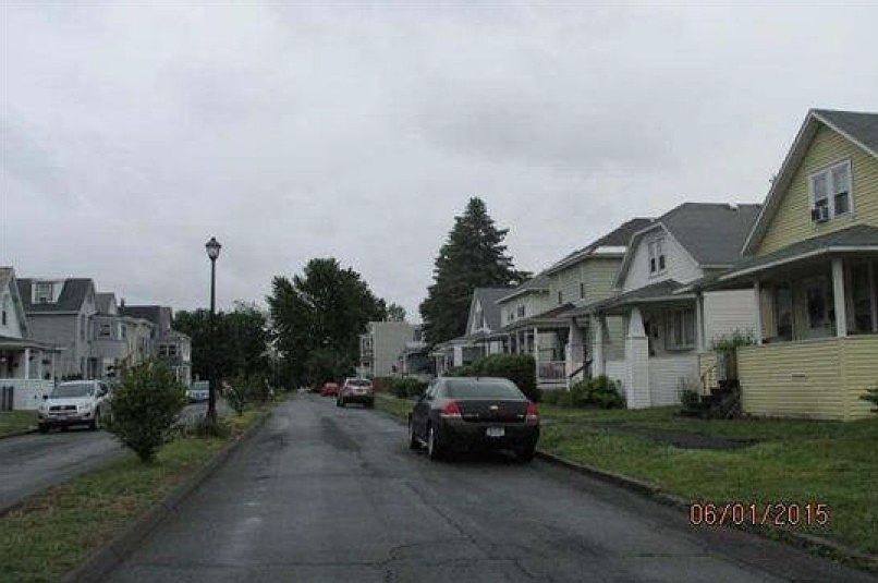 2nd image of 418 8th Ave