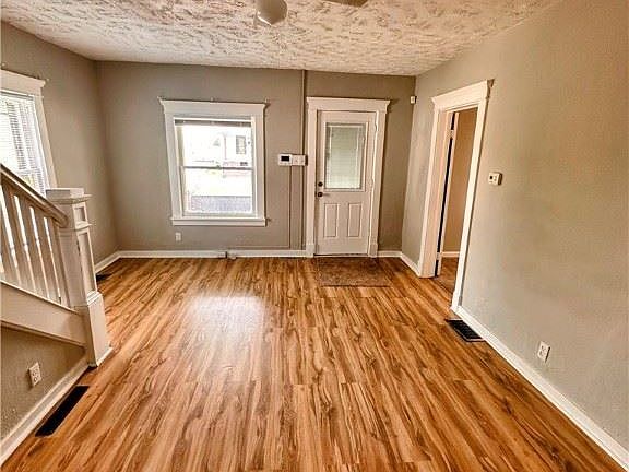 4th image of 318 Curtis St